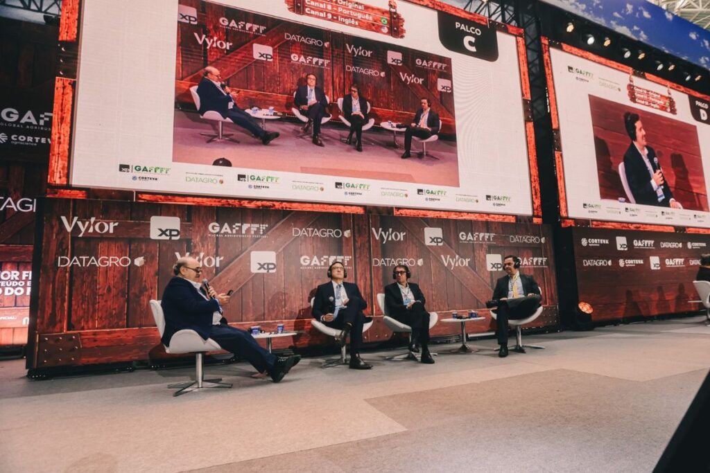 Painel sobre Reforma Tributária durante com a presença do Comitê Tributário da SRB